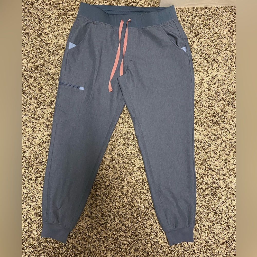 Figs Zamora Jogger scrub pants. Medium. Heathered denim.